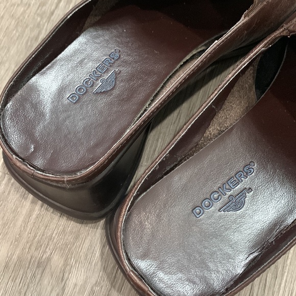 Dockers slip on leather dark brown shoes - Picture 5 of 8